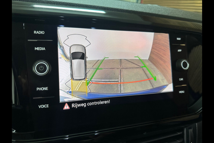 Volkswagen T-Cross 1.0 TSI Style DSG | ACC | Camera | CarPlay | 18 Inch | LED | Stoelverwarming