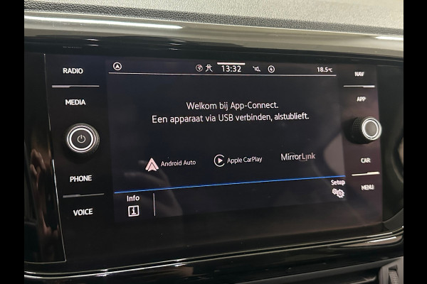 Volkswagen T-Cross 1.0 TSI Style DSG | ACC | Camera | CarPlay | 18 Inch | LED | Stoelverwarming