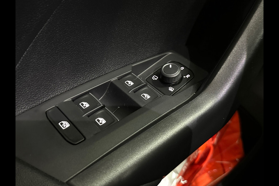 Volkswagen T-Cross 1.0 TSI Style DSG | ACC | Camera | CarPlay | 18 Inch | LED | Stoelverwarming