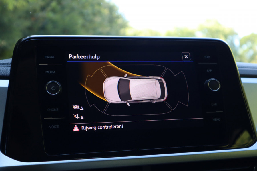 Volkswagen T-Roc 1.0 TSI Life Business | Virtual dash | Stoelverwarming |