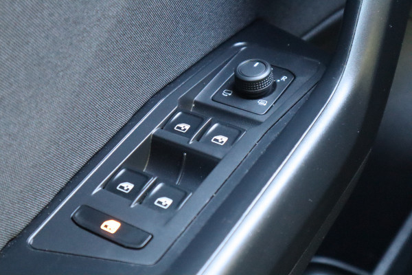 Volkswagen T-Roc 1.0 TSI Life Business | Virtual dash | Stoelverwarming |
