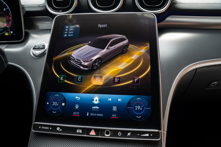 Mercedes-Benz C-Klasse Estate 180 AMG Line Leer Camera Navi LED Nightpack PTS Ambient Elekt. achterklep Elektr. trekhaak LM velgen BTW auto!