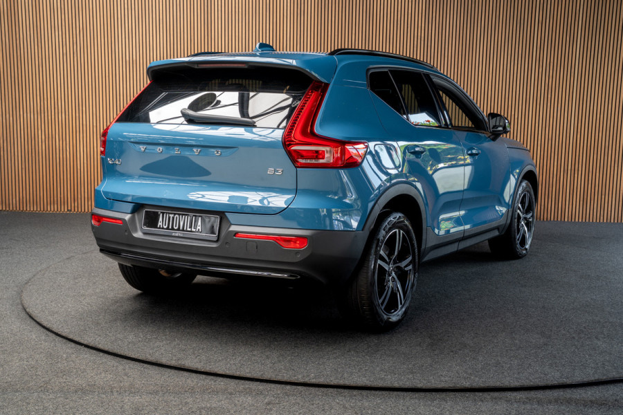 Volvo XC40 1.5 T3 R-Design Navi ACC 360° Elektr. trekhaak Standkachel Park Assist Pilot Zwarte binnenhemel Elektr. bedienbare achterklep Sfeerverlichting Stuurverwarming Stoelverwarming PDC LM velgen BTW auto!