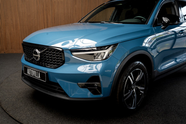 Volvo XC40 1.5 T3 R-Design Navi ACC 360° Elektr. trekhaak Standkachel Park Assist Pilot Zwarte binnenhemel Elektr. bedienbare achterklep Sfeerverlichting Stuurverwarming Stoelverwarming PDC LM velgen BTW auto!