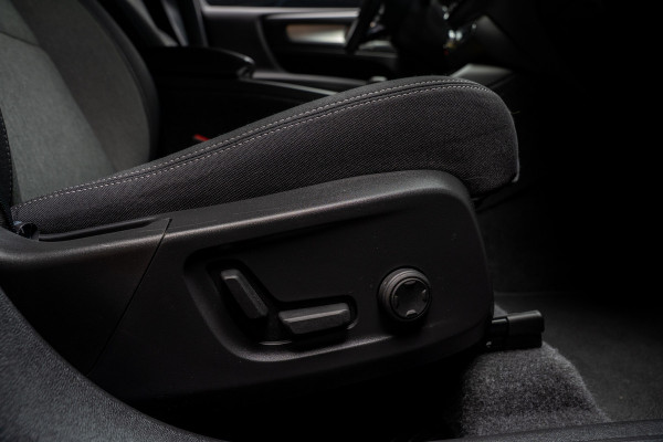 Volvo XC40 1.5 T3 R-Design Navi ACC 360° Elektr. trekhaak Standkachel Park Assist Pilot Zwarte binnenhemel Elektr. bedienbare achterklep Sfeerverlichting Stuurverwarming Stoelverwarming PDC LM velgen BTW auto!