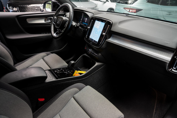 Volvo XC40 1.5 T3 R-Design Navi ACC 360° Elektr. trekhaak Standkachel Park Assist Pilot Zwarte binnenhemel Elektr. bedienbare achterklep Sfeerverlichting Stuurverwarming Stoelverwarming PDC LM velgen BTW auto!