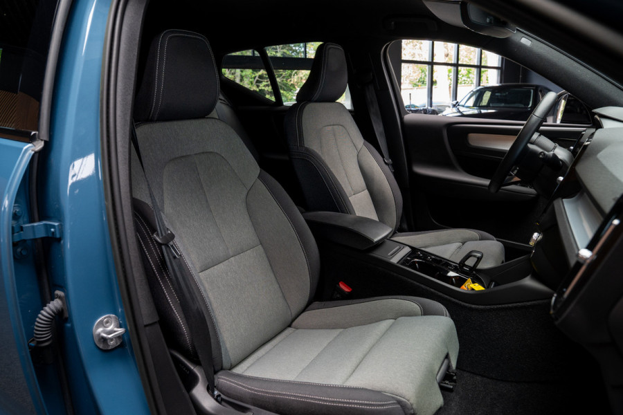 Volvo XC40 1.5 T3 R-Design Navi ACC 360° Elektr. trekhaak Standkachel Park Assist Pilot Zwarte binnenhemel Elektr. bedienbare achterklep Sfeerverlichting Stuurverwarming Stoelverwarming PDC LM velgen BTW auto!
