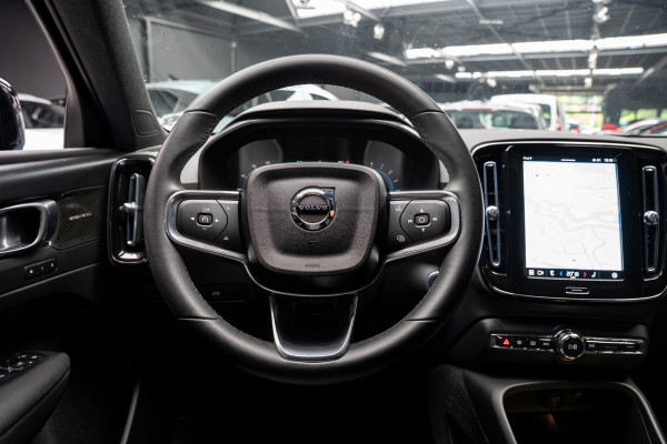 Volvo XC40 1.5 T3 R-Design Navi ACC 360° Elektr. trekhaak Standkachel Park Assist Pilot Zwarte binnenhemel Elektr. bedienbare achterklep Sfeerverlichting Stuurverwarming Stoelverwarming PDC LM velgen BTW auto!