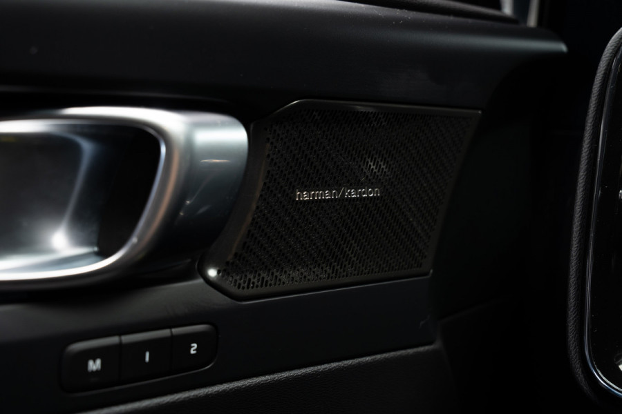Volvo XC40 1.5 T3 R-Design Navi ACC 360° Elektr. trekhaak Standkachel Park Assist Pilot Zwarte binnenhemel Elektr. bedienbare achterklep Sfeerverlichting Stuurverwarming Stoelverwarming PDC LM velgen BTW auto!