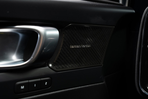 Volvo XC40 1.5 T3 R-Design Navi ACC 360° Elektr. trekhaak Standkachel Park Assist Pilot Zwarte binnenhemel Elektr. bedienbare achterklep Sfeerverlichting Stuurverwarming Stoelverwarming PDC LM velgen BTW auto!