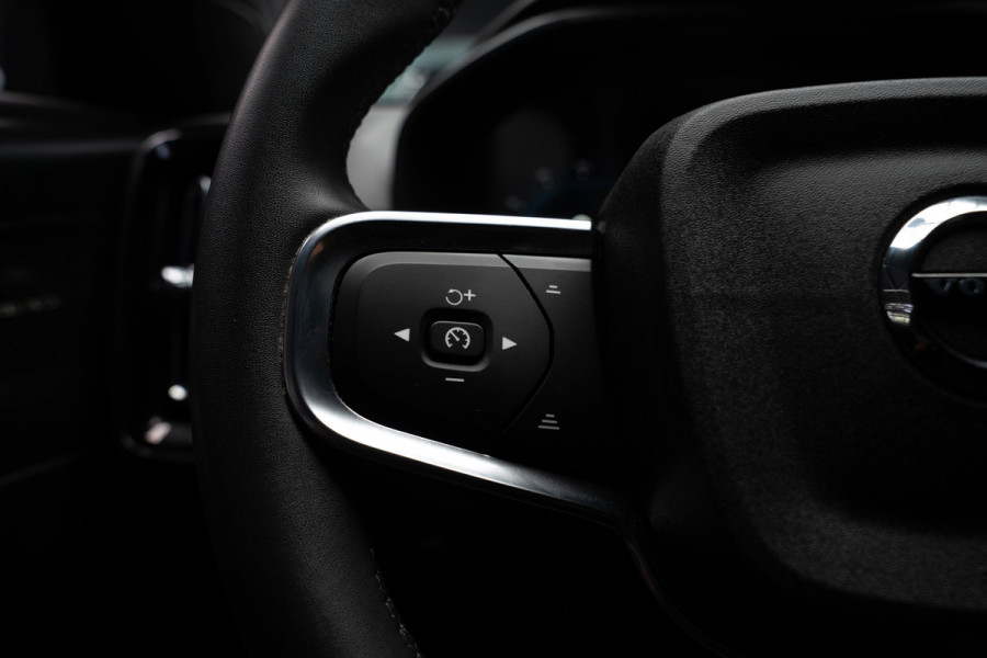Volvo XC40 1.5 T3 R-Design Navi ACC 360° Elektr. trekhaak Standkachel Park Assist Pilot Zwarte binnenhemel Elektr. bedienbare achterklep Sfeerverlichting Stuurverwarming Stoelverwarming PDC LM velgen BTW auto!