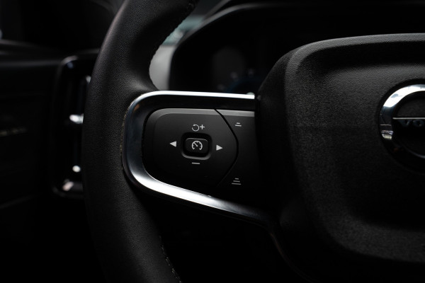 Volvo XC40 1.5 T3 R-Design Navi ACC 360° Elektr. trekhaak Standkachel Park Assist Pilot Zwarte binnenhemel Elektr. bedienbare achterklep Sfeerverlichting Stuurverwarming Stoelverwarming PDC LM velgen BTW auto!