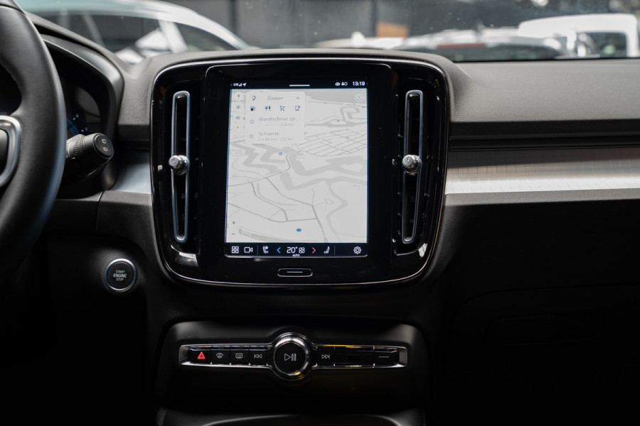 Volvo XC40 1.5 T3 R-Design Navi ACC 360° Elektr. trekhaak Standkachel Park Assist Pilot Zwarte binnenhemel Elektr. bedienbare achterklep Sfeerverlichting Stuurverwarming Stoelverwarming PDC LM velgen BTW auto!