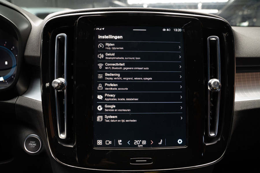 Volvo XC40 1.5 T3 R-Design Navi ACC 360° Elektr. trekhaak Standkachel Park Assist Pilot Zwarte binnenhemel Elektr. bedienbare achterklep Sfeerverlichting Stuurverwarming Stoelverwarming PDC LM velgen BTW auto!