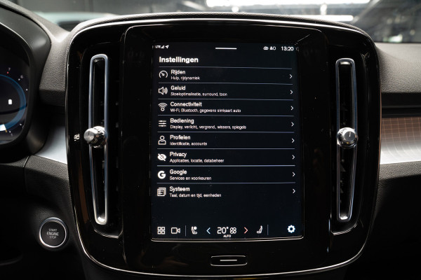 Volvo XC40 1.5 T3 R-Design Navi ACC 360° Elektr. trekhaak Standkachel Park Assist Pilot Zwarte binnenhemel Elektr. bedienbare achterklep Sfeerverlichting Stuurverwarming Stoelverwarming PDC LM velgen BTW auto!