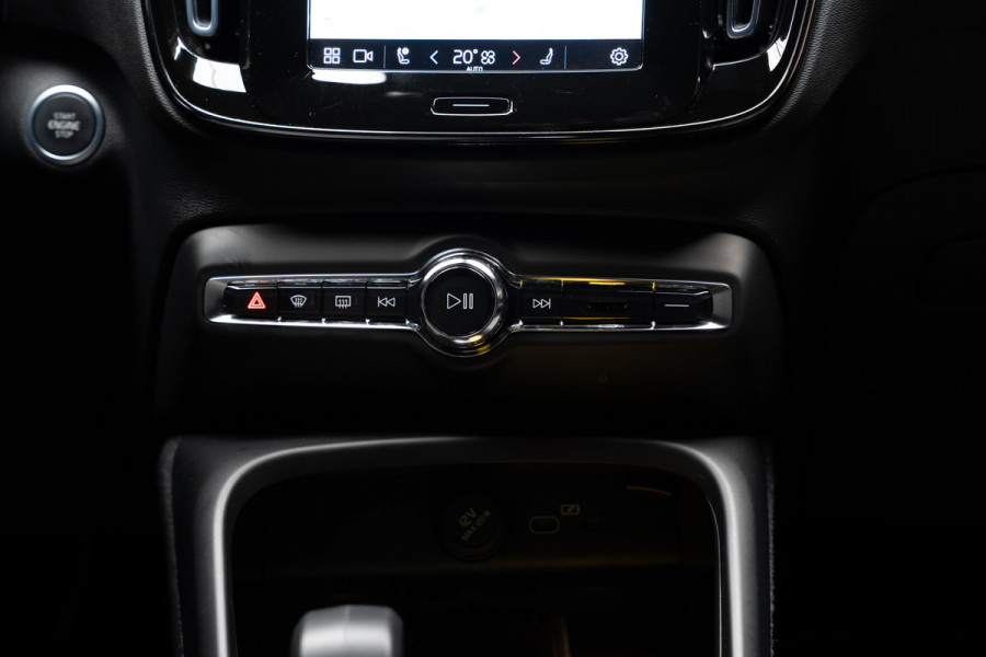 Volvo XC40 1.5 T3 R-Design Navi ACC 360° Elektr. trekhaak Standkachel Park Assist Pilot Zwarte binnenhemel Elektr. bedienbare achterklep Sfeerverlichting Stuurverwarming Stoelverwarming PDC LM velgen BTW auto!