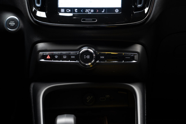 Volvo XC40 1.5 T3 R-Design Navi ACC 360° Elektr. trekhaak Standkachel Park Assist Pilot Zwarte binnenhemel Elektr. bedienbare achterklep Sfeerverlichting Stuurverwarming Stoelverwarming PDC LM velgen BTW auto!