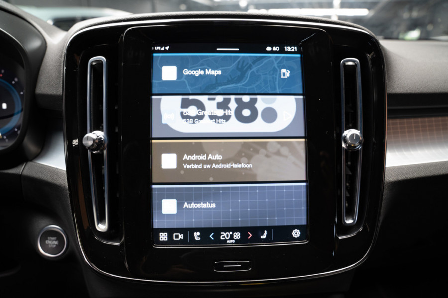 Volvo XC40 1.5 T3 R-Design Navi ACC 360° Elektr. trekhaak Standkachel Park Assist Pilot Zwarte binnenhemel Elektr. bedienbare achterklep Sfeerverlichting Stuurverwarming Stoelverwarming PDC LM velgen BTW auto!