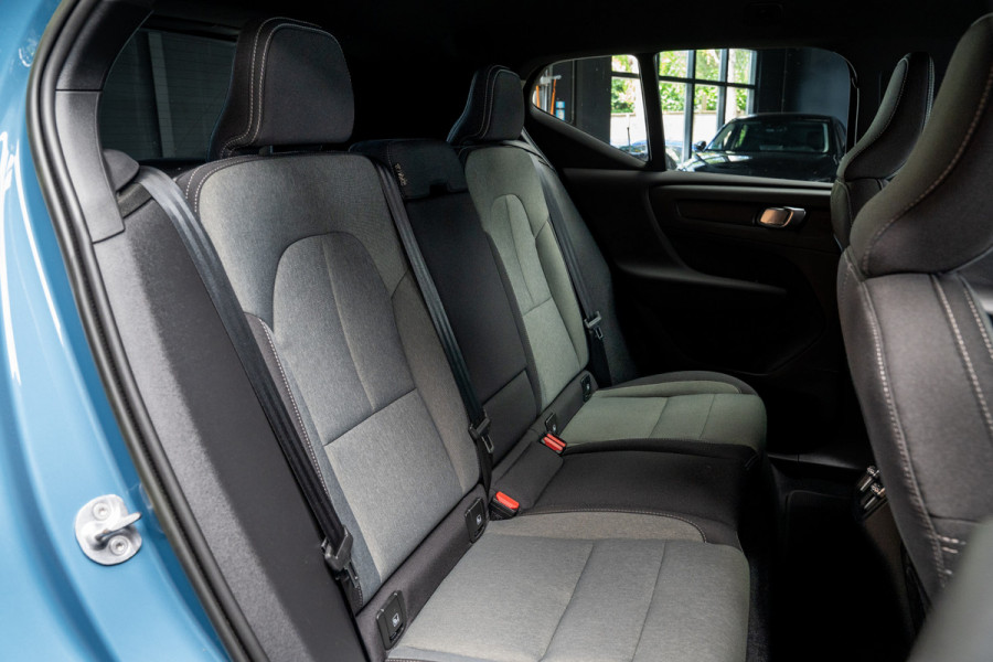 Volvo XC40 1.5 T3 R-Design Navi ACC 360° Elektr. trekhaak Standkachel Park Assist Pilot Zwarte binnenhemel Elektr. bedienbare achterklep Sfeerverlichting Stuurverwarming Stoelverwarming PDC LM velgen BTW auto!