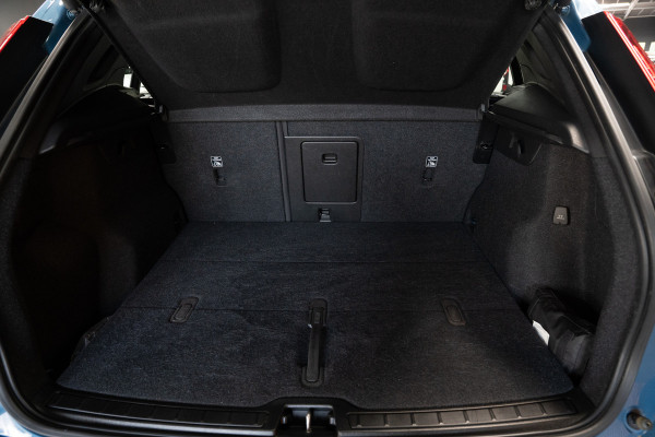 Volvo XC40 1.5 T3 R-Design Navi ACC 360° Elektr. trekhaak Standkachel Park Assist Pilot Zwarte binnenhemel Elektr. bedienbare achterklep Sfeerverlichting Stuurverwarming Stoelverwarming PDC LM velgen BTW auto!