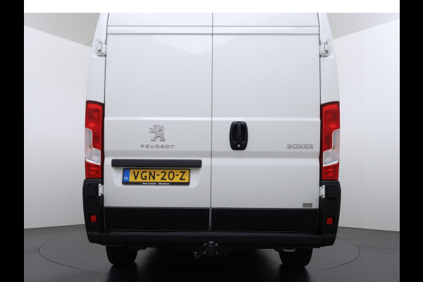 Peugeot Boxer 330 2.2HDi 141PK L2H2 3-Persoons Euro 6 Trekhaak Camera Airco Navi Cruise Control Pdc Betonplex Vloer Wandbetimmering Schuifdeur 1e Eigenaar 2.500KG Trekgewicht