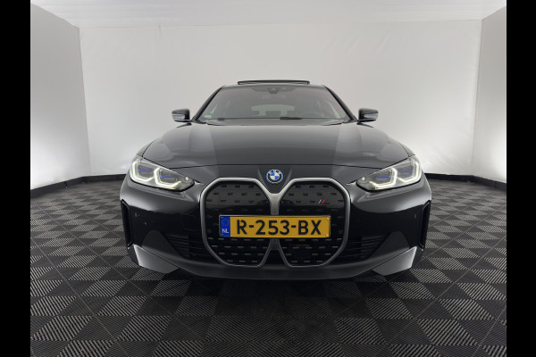 BMW i4 eDrive40 High Executive 84 kWh [3-Fase-11kW] {SoH-98%} (INCL.BTW) *PANO | HEAD-UP | LEATHER | LASER-LED | HARMAN/KARDON | HEATED-SPORTSEATS | WIDESCREEN-DIGI-COCKPIT | CAMERA | DAB+ | PRIVACY-GLASS | NAVI-FULLMAP | ECC | PDC | 18''ALU*