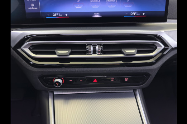 BMW i4 eDrive40 High Executive 84 kWh [3-Fase-11kW] {SoH-98%} (INCL.BTW) *PANO | HEAD-UP | LEATHER | LASER-LED | HARMAN/KARDON | HEATED-SPORTSEATS | WIDESCREEN-DIGI-COCKPIT | CAMERA | DAB+ | PRIVACY-GLASS | NAVI-FULLMAP | ECC | PDC | 18''ALU*