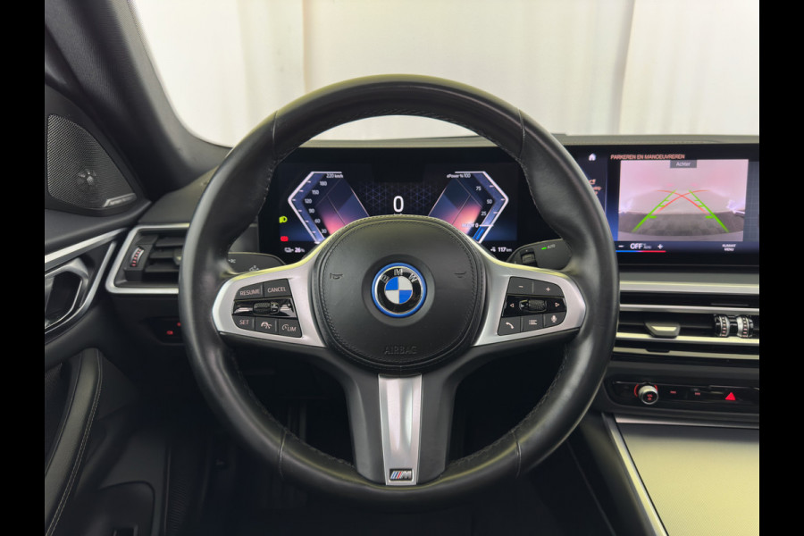 BMW i4 eDrive40 High Executive 84 kWh [3-Fase-11kW] {SoH-98%} (INCL.BTW) *PANO | HEAD-UP | LEATHER | LASER-LED | HARMAN/KARDON | HEATED-SPORTSEATS | WIDESCREEN-DIGI-COCKPIT | CAMERA | DAB+ | PRIVACY-GLASS | NAVI-FULLMAP | ECC | PDC | 18''ALU*