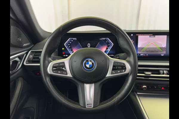 BMW i4 eDrive40 High Executive 84 kWh [3-Fase-11kW] {SoH-98%} (INCL.BTW) *PANO | HEAD-UP | LEATHER | LASER-LED | HARMAN/KARDON | HEATED-SPORTSEATS | WIDESCREEN-DIGI-COCKPIT | CAMERA | DAB+ | PRIVACY-GLASS | NAVI-FULLMAP | ECC | PDC | 18''ALU*