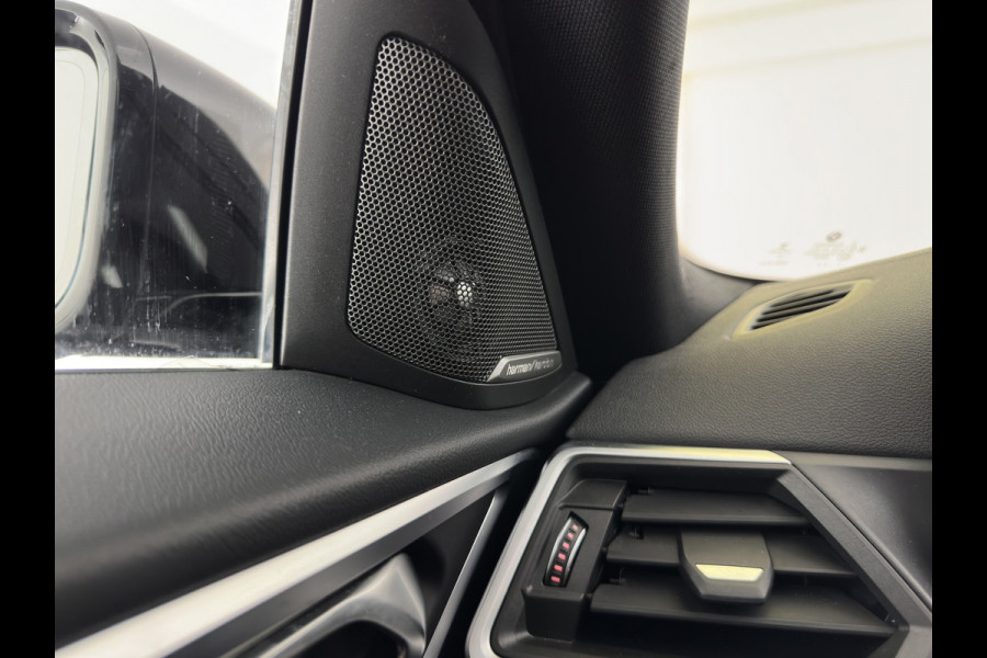 BMW i4 eDrive40 High Executive 84 kWh [3-Fase-11kW] {SoH-98%} (INCL.BTW) *PANO | HEAD-UP | LEATHER | LASER-LED | HARMAN/KARDON | HEATED-SPORTSEATS | WIDESCREEN-DIGI-COCKPIT | CAMERA | DAB+ | PRIVACY-GLASS | NAVI-FULLMAP | ECC | PDC | 18''ALU*