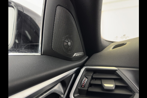 BMW i4 eDrive40 High Executive 84 kWh [3-Fase-11kW] {SoH-98%} (INCL.BTW) *PANO | HEAD-UP | LEATHER | LASER-LED | HARMAN/KARDON | HEATED-SPORTSEATS | WIDESCREEN-DIGI-COCKPIT | CAMERA | DAB+ | PRIVACY-GLASS | NAVI-FULLMAP | ECC | PDC | 18''ALU*