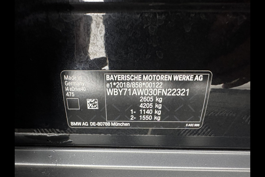 BMW i4 eDrive40 High Executive 84 kWh [3-Fase-11kW] {SoH-98%} (INCL.BTW) *PANO | HEAD-UP | LEATHER | LASER-LED | HARMAN/KARDON | HEATED-SPORTSEATS | WIDESCREEN-DIGI-COCKPIT | CAMERA | DAB+ | PRIVACY-GLASS | NAVI-FULLMAP | ECC | PDC | 18''ALU*