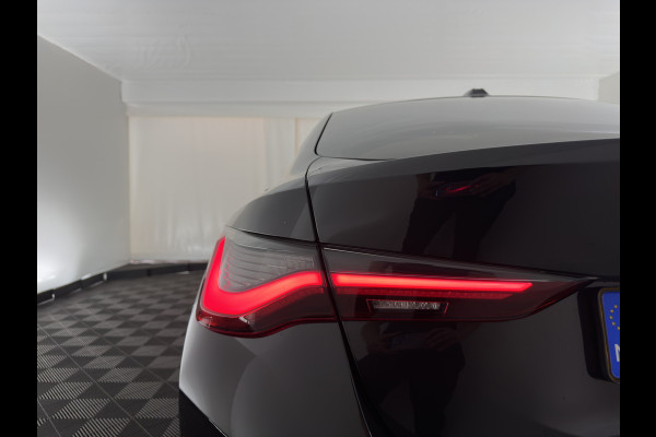 BMW i4 eDrive40 High Executive 84 kWh [3-Fase-11kW] {SoH-98%} (INCL.BTW) *PANO | HEAD-UP | LEATHER | LASER-LED | HARMAN/KARDON | HEATED-SPORTSEATS | WIDESCREEN-DIGI-COCKPIT | CAMERA | DAB+ | PRIVACY-GLASS | NAVI-FULLMAP | ECC | PDC | 18''ALU*