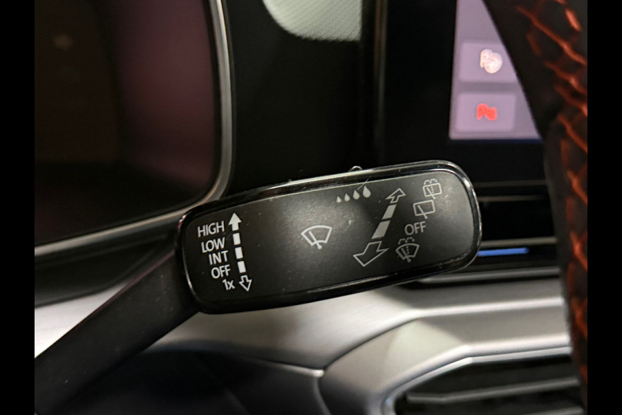 Seat Leon Sportstourer 1.5 eTSI FR Business Intense | Pano | Matrix LED | Trekhaak | ACC | Camera