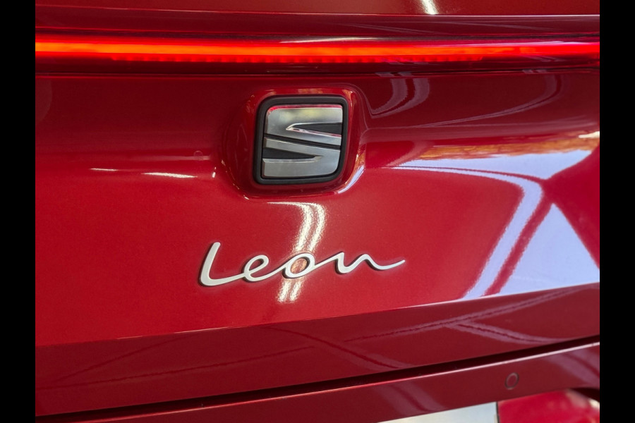 Seat Leon Sportstourer 1.5 eTSI FR Business Intense | Pano | Matrix LED | Trekhaak | ACC | Camera