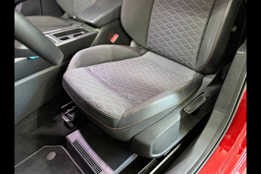 Seat Leon Sportstourer 1.5 eTSI FR Business Intense | Pano | Matrix LED | Trekhaak | ACC | Camera