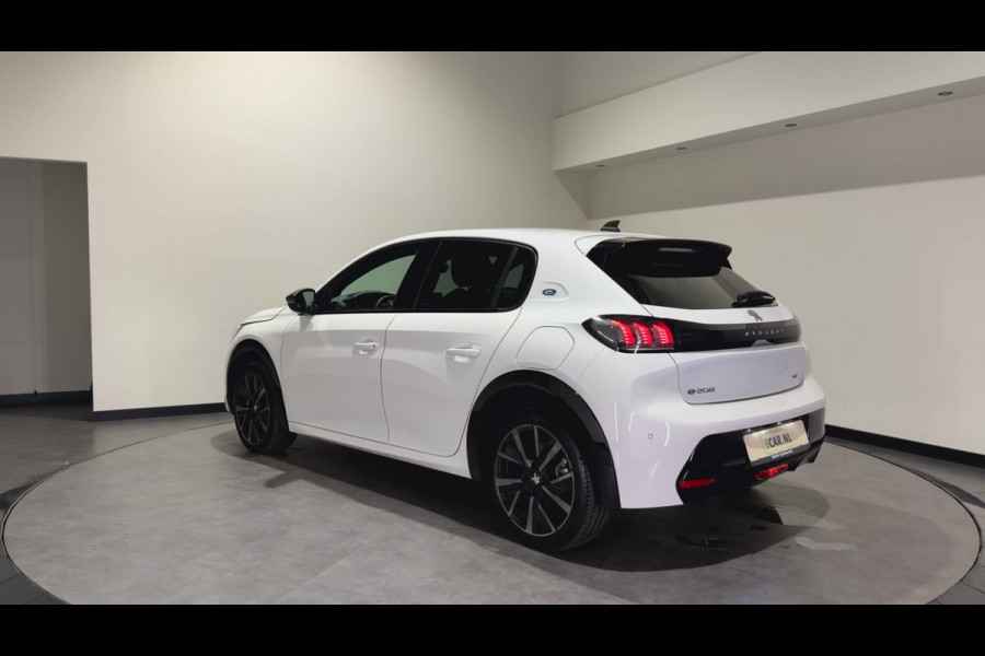 Peugeot e-208 EV GT 50 kWh | Apple Carplay/Android Auto | Voorstoelen verwarmd | Sport interieur