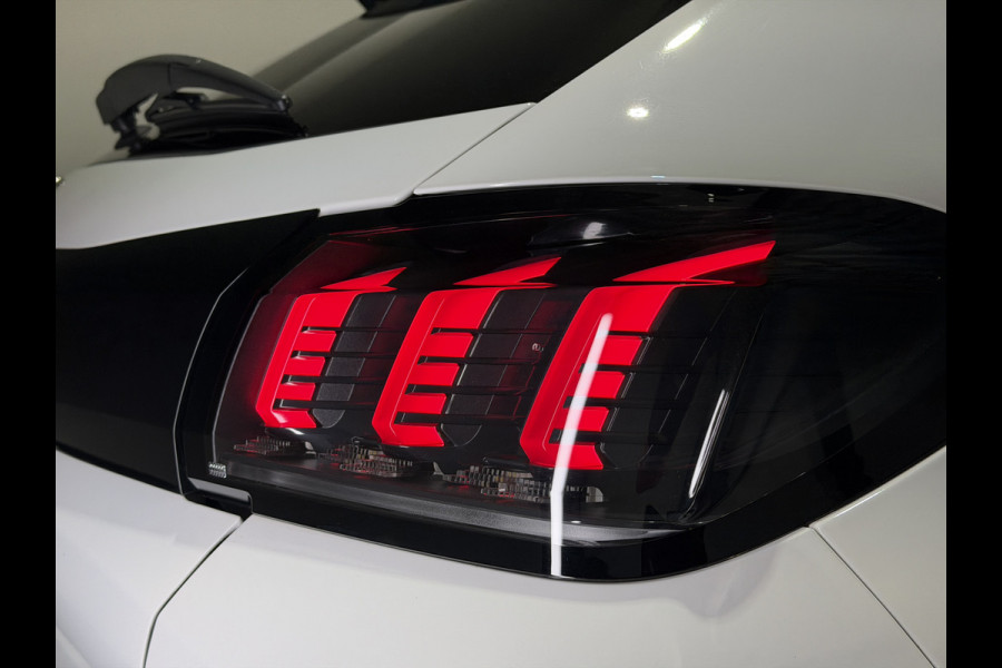 Peugeot e-208 EV GT 50 kWh | Apple Carplay/Android Auto | Voorstoelen verwarmd | Sport interieur