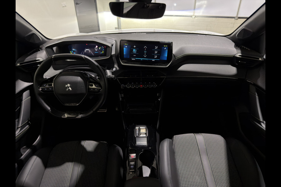 Peugeot e-208 EV GT 50 kWh | Apple Carplay/Android Auto | Voorstoelen verwarmd | Sport interieur