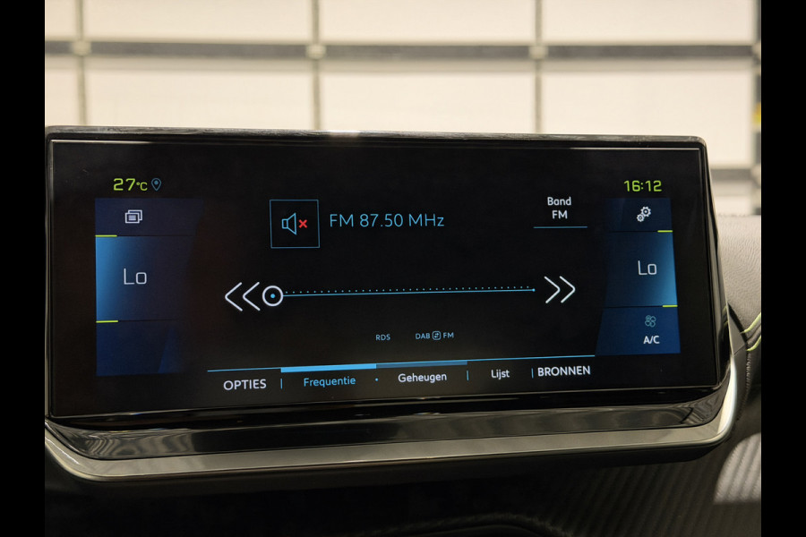 Peugeot e-208 EV GT 50 kWh | Apple Carplay/Android Auto | Voorstoelen verwarmd | Sport interieur