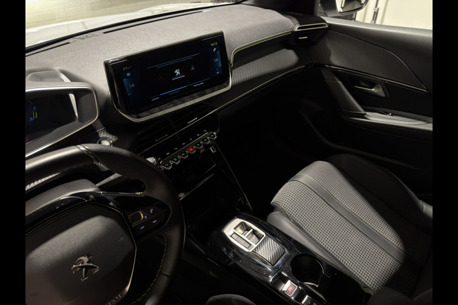 Peugeot e-208 EV GT 50 kWh | Apple Carplay/Android Auto | Voorstoelen verwarmd | Sport interieur