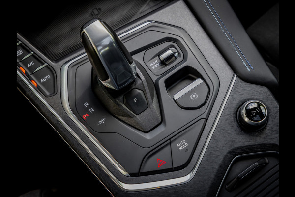 Lynk & Co 01 1.5 Plug-In Hybrid 262pk BLACKED OUT | 360 Camera | Panoramadak