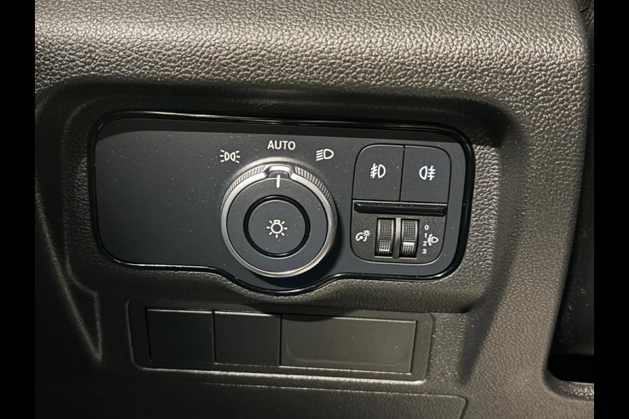 Mercedes-Benz Citan 110 CDI L1 Pro Airco Cruise control Achteruitrijcamera Verwarmde stoel Trekhaak Parkeersensor achter Apple Carplay/ Android Auto