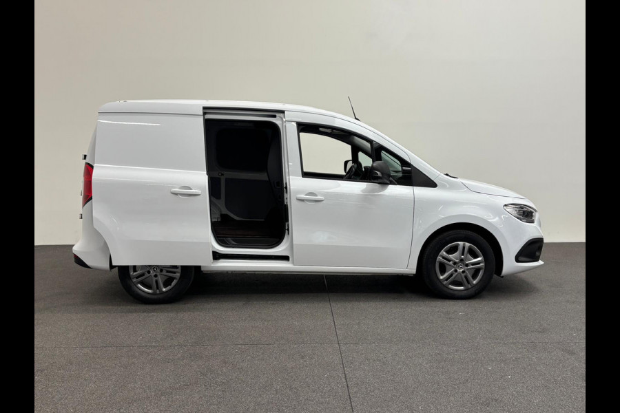 Mercedes-Benz Citan 110 CDI L1 Pro Airco Cruise control Achteruitrijcamera Verwarmde stoel Trekhaak Parkeersensor achter Apple Carplay/ Android Auto