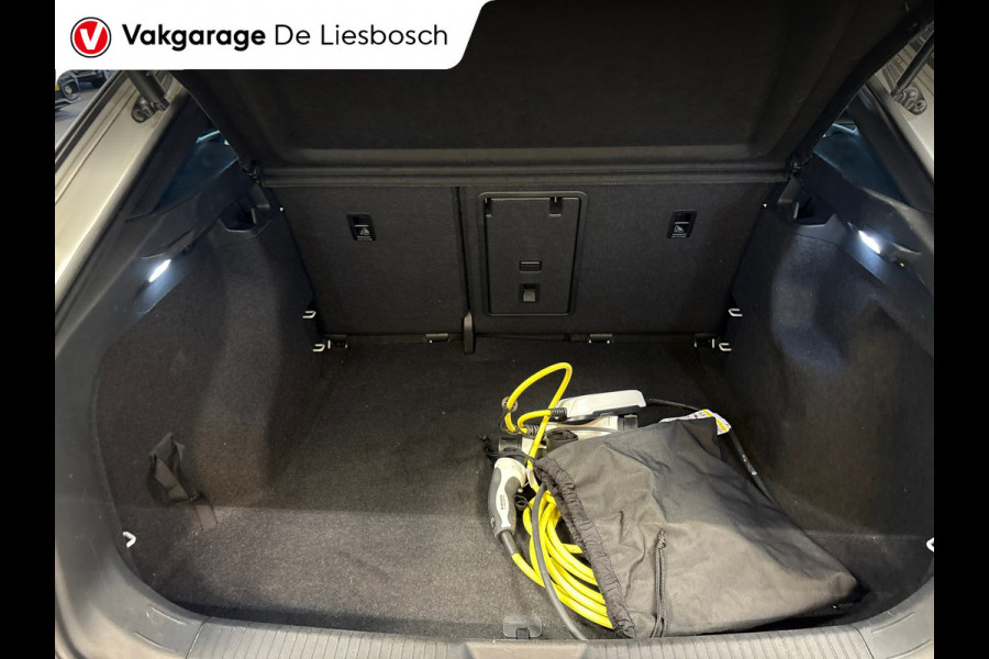 Volkswagen ID.5 Pro 77 kWh / Soh 95,2 / warmtepomp / trekhaak / head up / memory / carplay