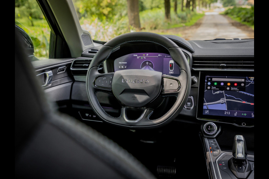 Lynk & Co 01 1.5 Plug-In Hybrid 262pk BLACKED OUT | 360 Camera | Panoramadak
