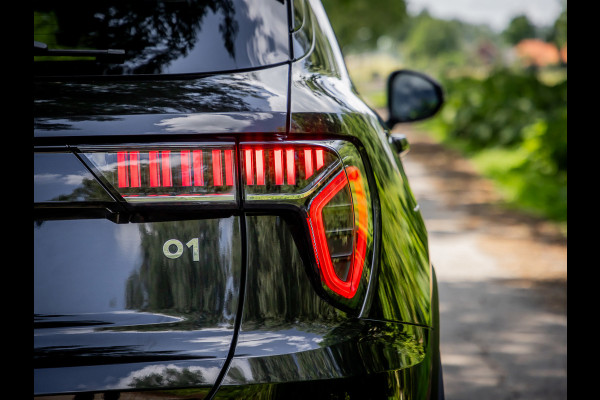 Lynk & Co 01 1.5 Plug-In Hybrid 262pk BLACKED OUT | 360 Camera | Panoramadak