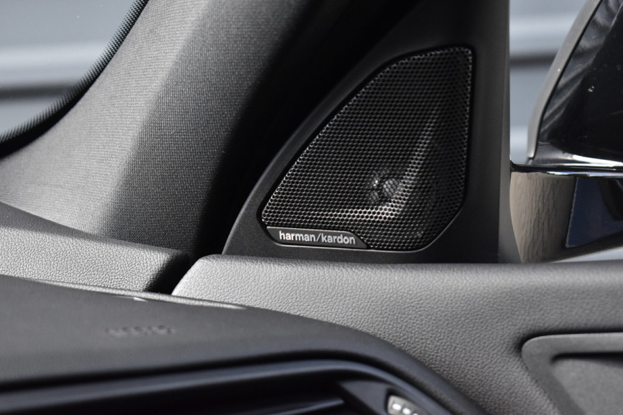 BMW 1 Serie M135i xDrive 306pk | Pano | Harman/Kardon | Head-Up | 19'' Wielen | Stuur + Stoelverwarming |