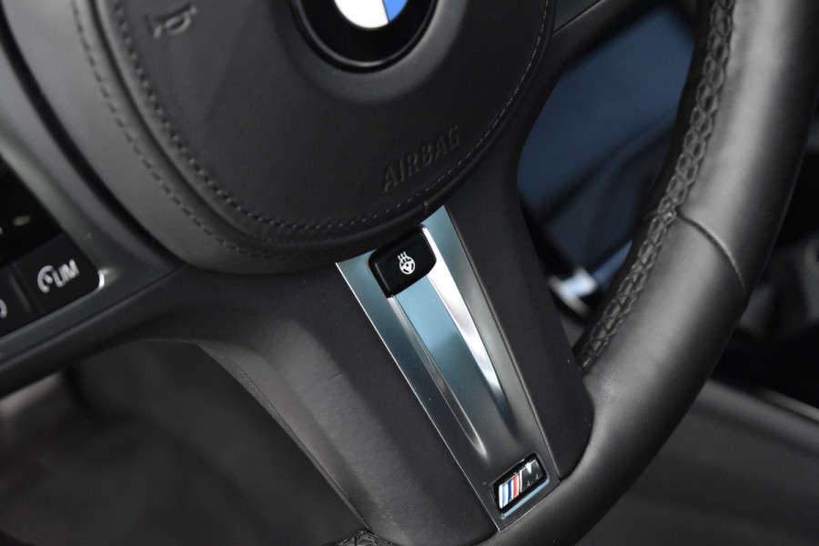 BMW 1 Serie M135i xDrive 306pk | Pano | Harman/Kardon | Head-Up | 19'' Wielen | Stuur + Stoelverwarming |