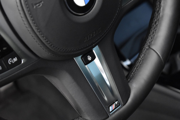 BMW 1 Serie M135i xDrive 306pk | Pano | Harman/Kardon | Head-Up | 19'' Wielen | Stuur + Stoelverwarming |